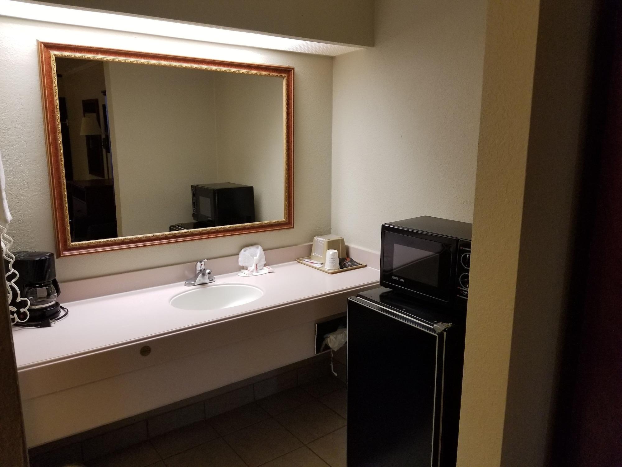 ซูเปอร์ 8 บาย วินด์แฮม ลองก์วิว/นอร์ท Motel ลองวิว ภายนอก รูปภาพ