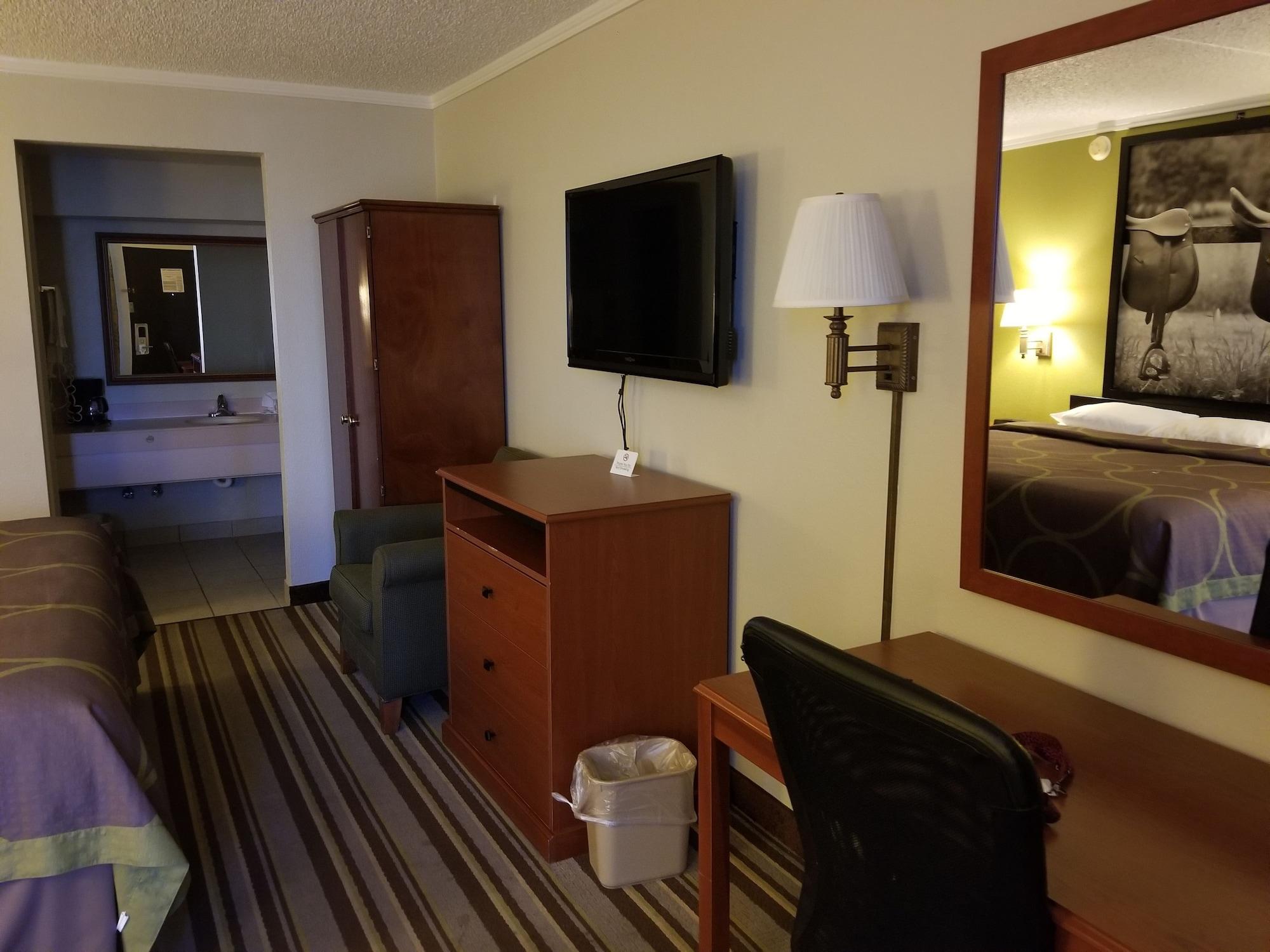 ซูเปอร์ 8 บาย วินด์แฮม ลองก์วิว/นอร์ท Motel ลองวิว ภายนอก รูปภาพ
