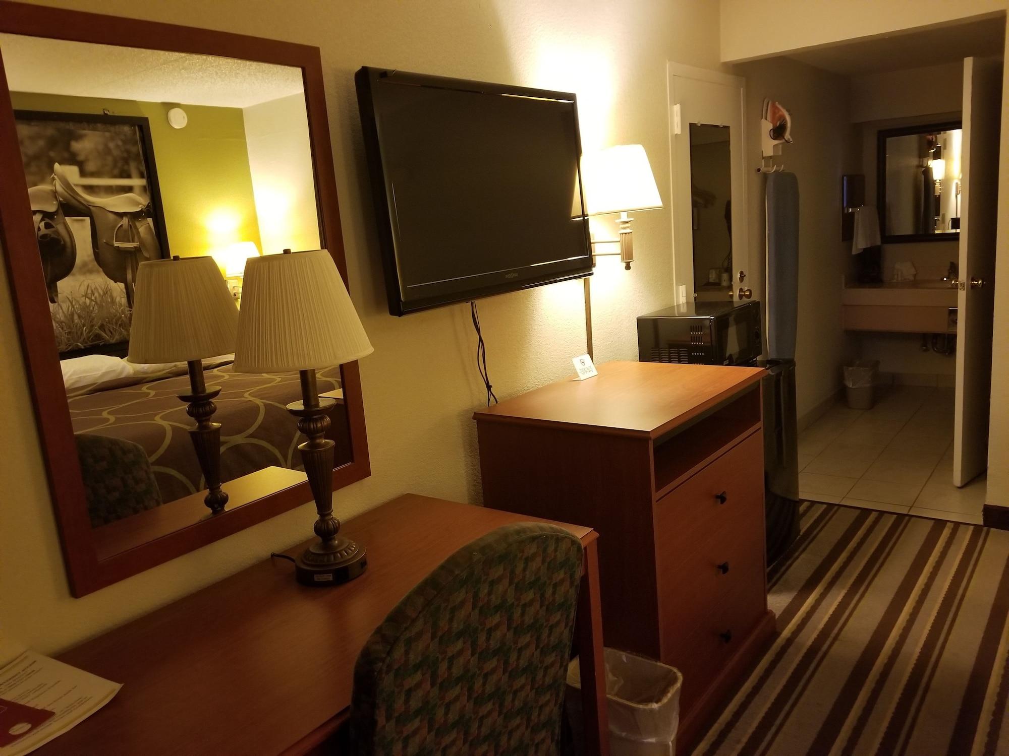 ซูเปอร์ 8 บาย วินด์แฮม ลองก์วิว/นอร์ท Motel ลองวิว ภายนอก รูปภาพ