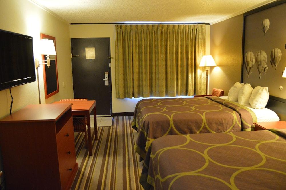ซูเปอร์ 8 บาย วินด์แฮม ลองก์วิว/นอร์ท Motel ลองวิว ภายนอก รูปภาพ