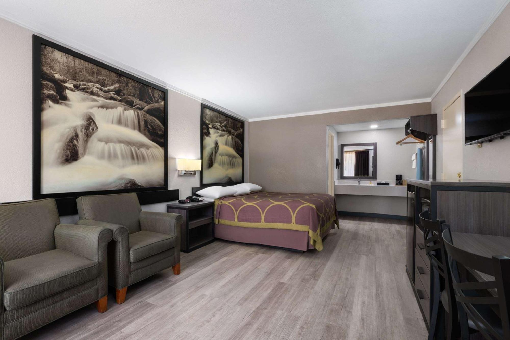 ซูเปอร์ 8 บาย วินด์แฮม ลองก์วิว/นอร์ท Motel ลองวิว ภายนอก รูปภาพ
