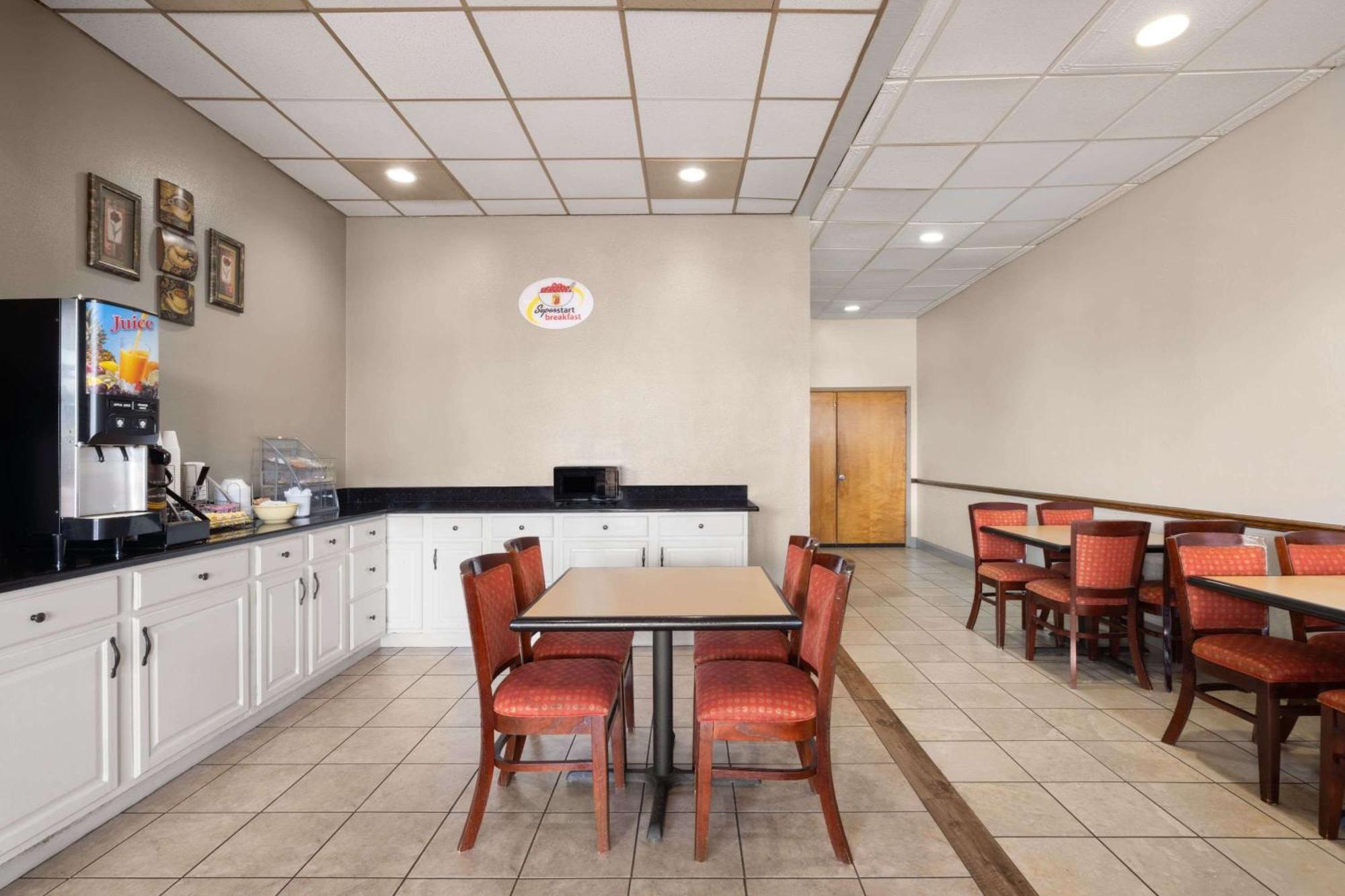 ซูเปอร์ 8 บาย วินด์แฮม ลองก์วิว/นอร์ท Motel ลองวิว ภายนอก รูปภาพ