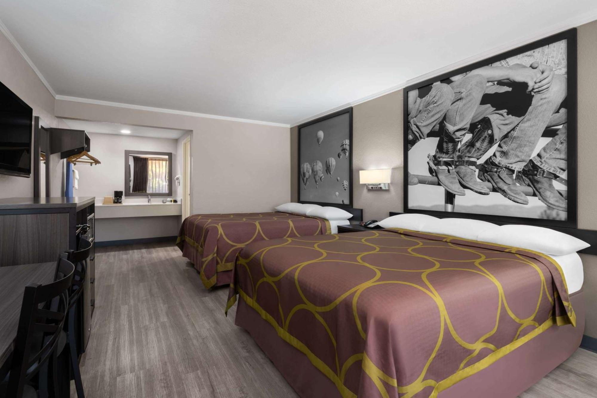 ซูเปอร์ 8 บาย วินด์แฮม ลองก์วิว/นอร์ท Motel ลองวิว ภายนอก รูปภาพ