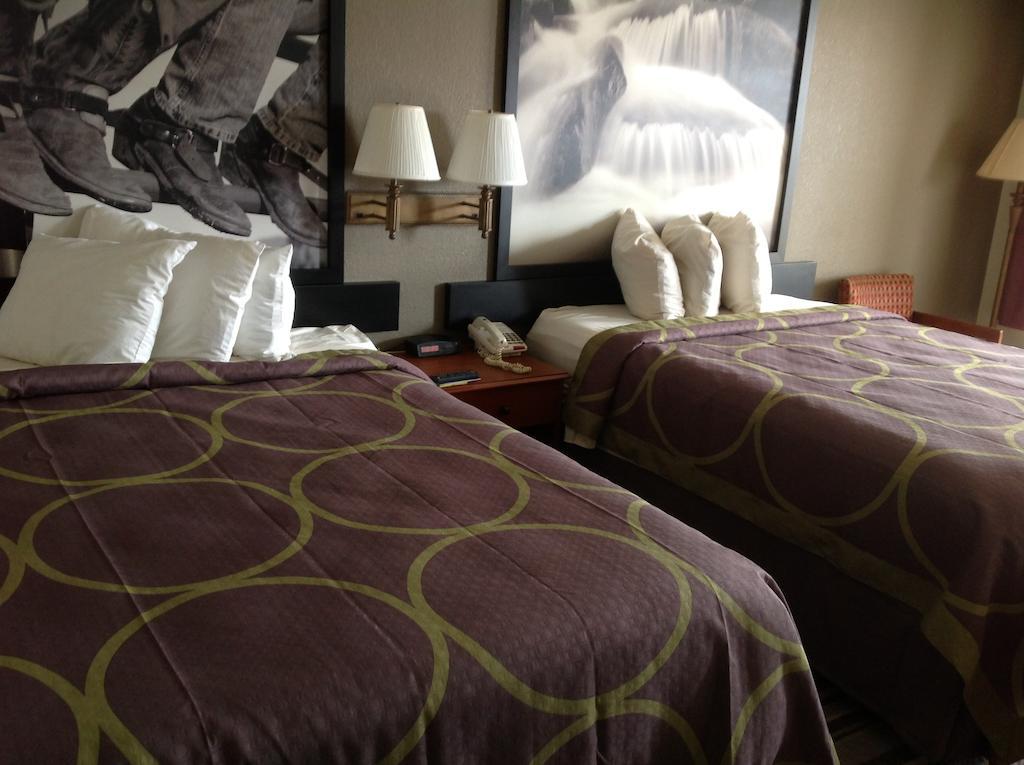 ซูเปอร์ 8 บาย วินด์แฮม ลองก์วิว/นอร์ท Motel ลองวิว ห้อง รูปภาพ